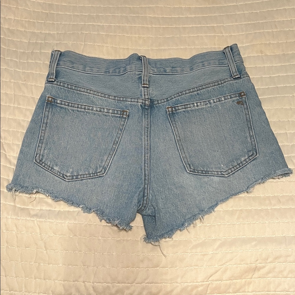 Madewell Relaxed Denim Shorts in Cedarcroft Light Blue Wash with Frayed Ends - Picture 11 of 16